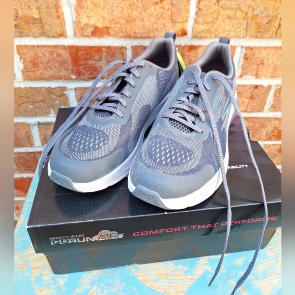 NEW Sketcher Sneakers Mens Shoes Gray Neutral Color nwt Boxed Size 9.5